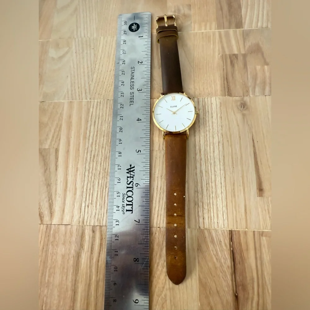 Cluse ladies gold tone brown leather watch NEW BATTERY